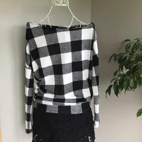 White Birch Tops - Buffalo Plaid Top Sz M
